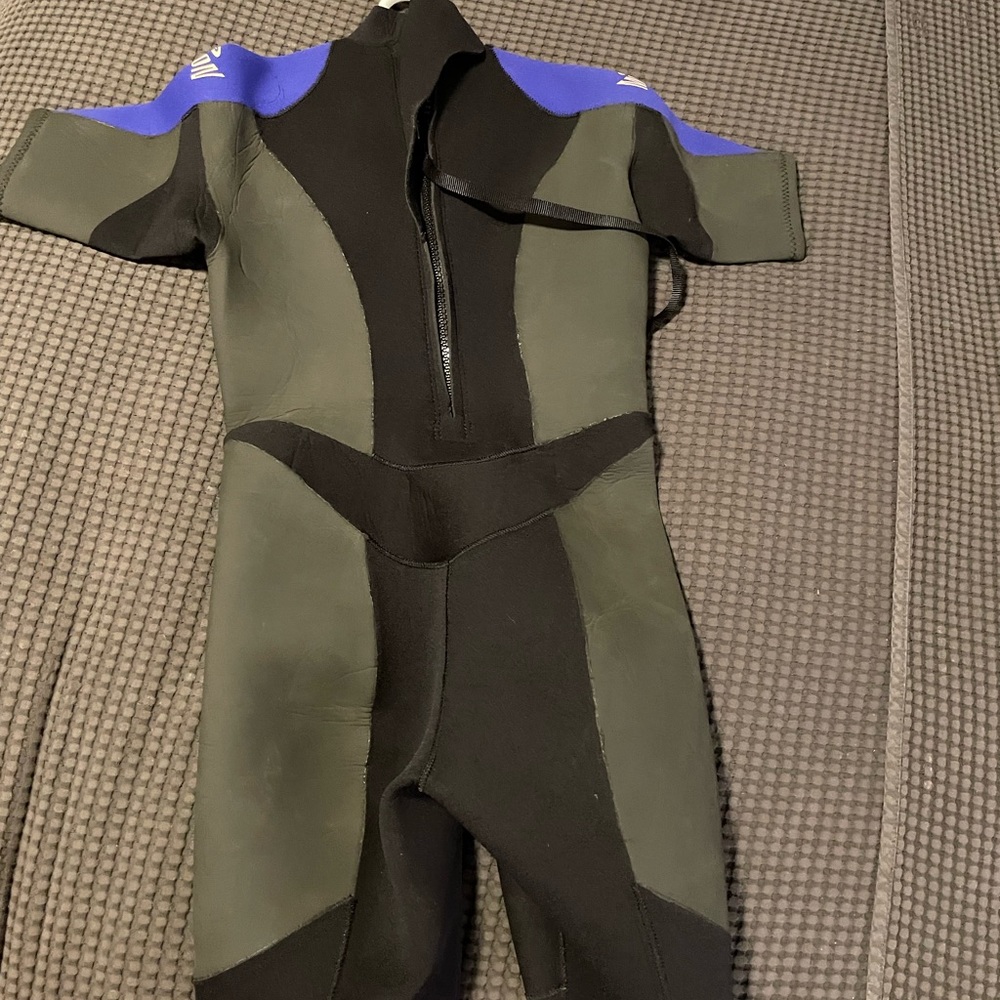 Wet Suit - Picture 2 of 7